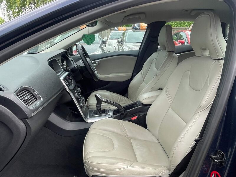 VOLVO V40