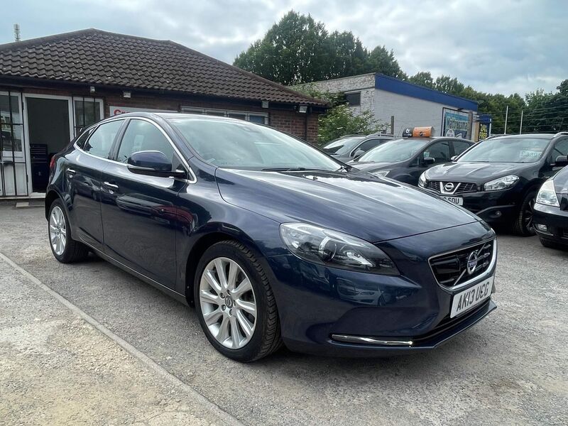 VOLVO V40