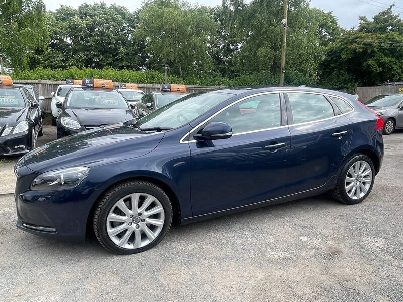 VOLVO V40