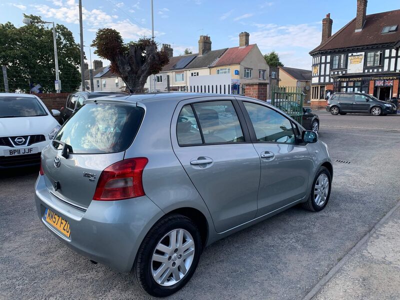 TOYOTA YARIS