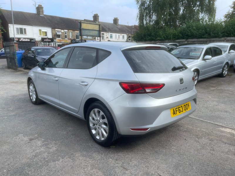 SEAT LEON