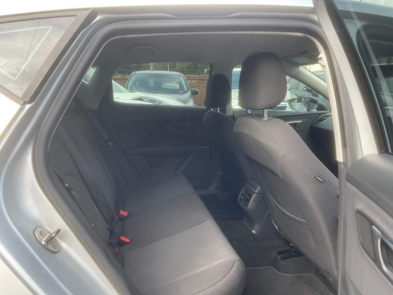 SEAT LEON