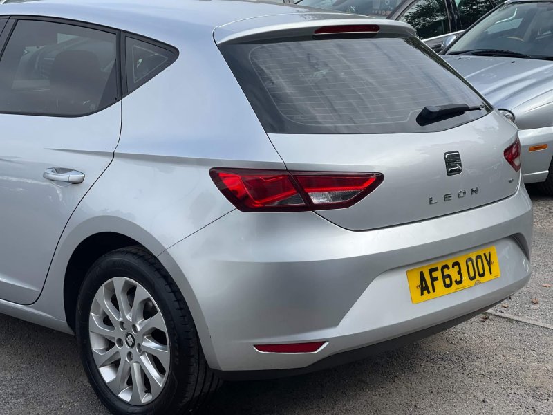SEAT LEON