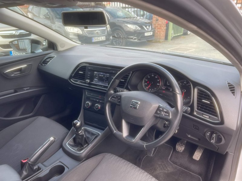 SEAT LEON