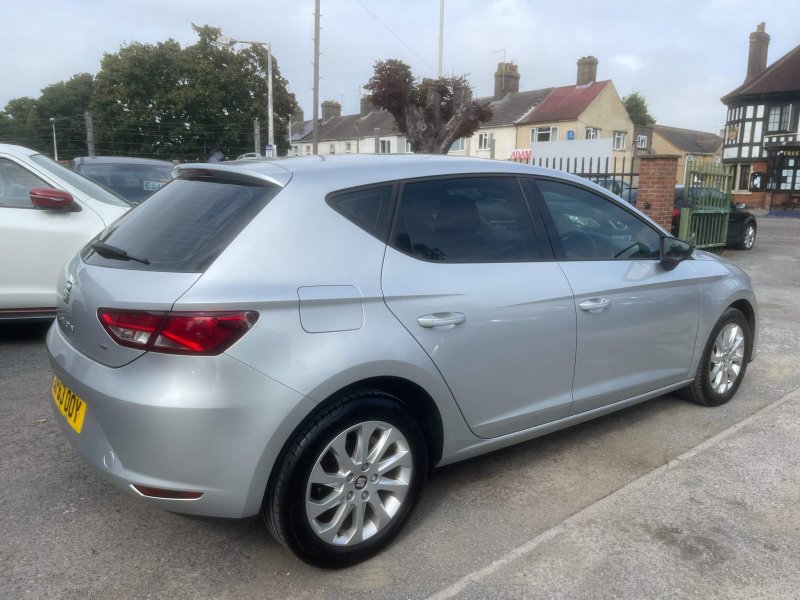 SEAT LEON