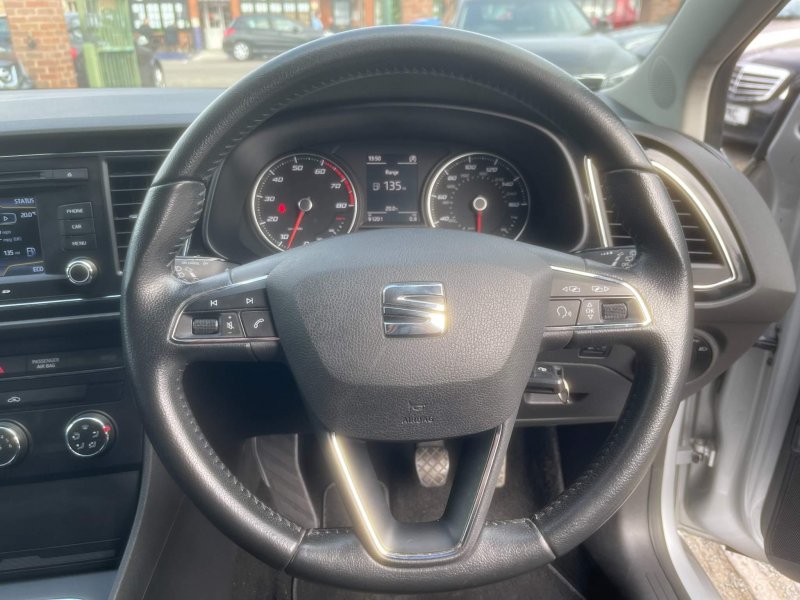 SEAT LEON