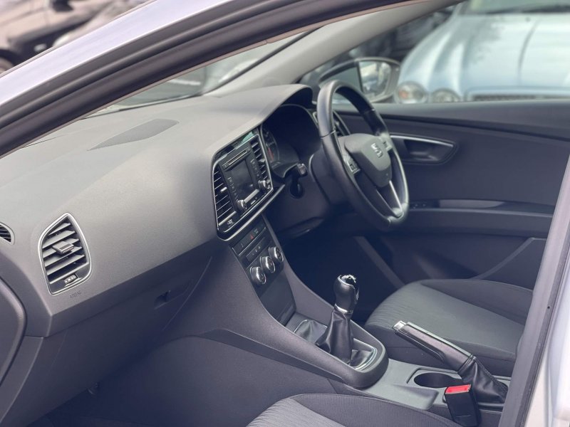 SEAT LEON