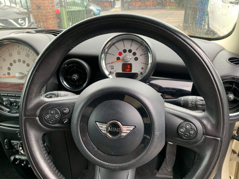 MINI HATCH