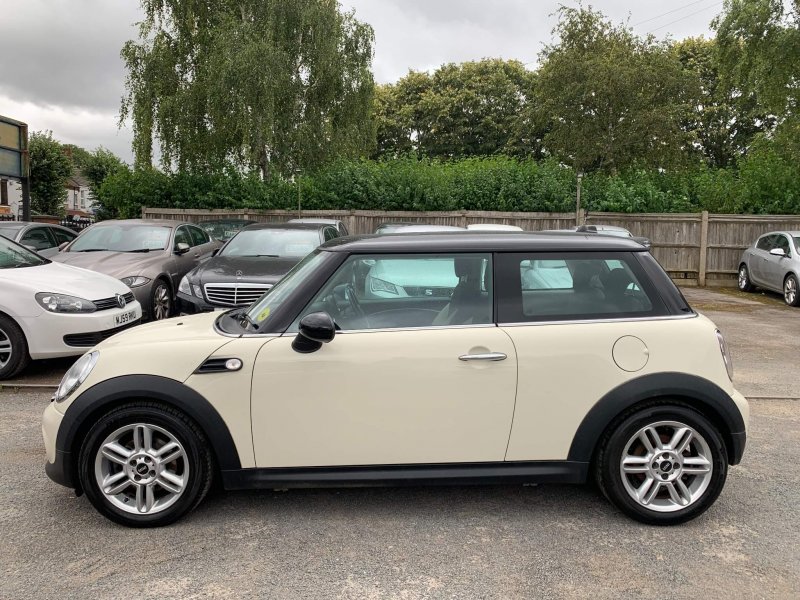 MINI HATCH