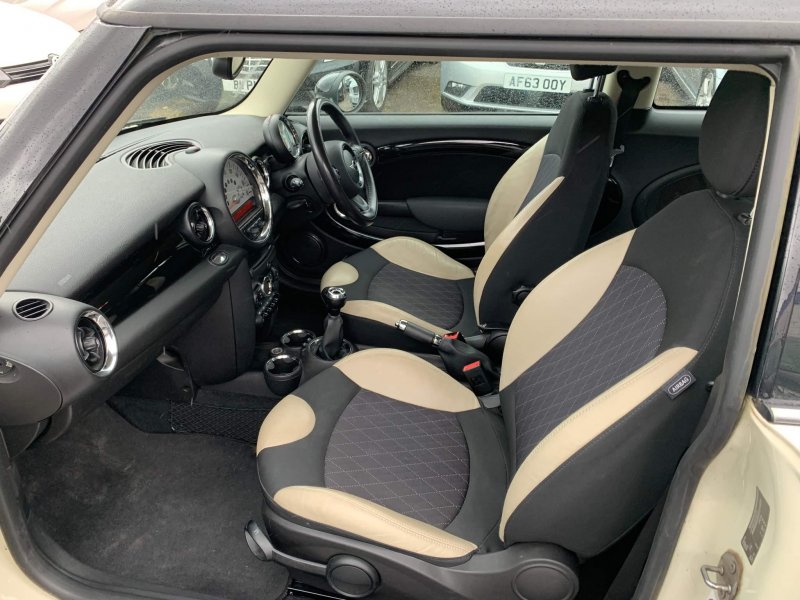 MINI HATCH