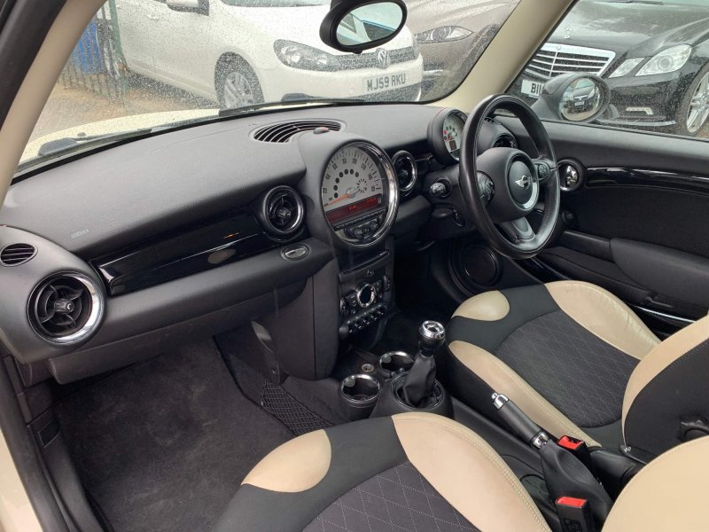 MINI HATCH