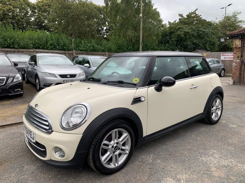MINI HATCH