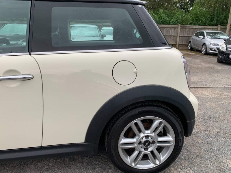 MINI HATCH