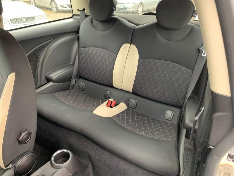 MINI HATCH