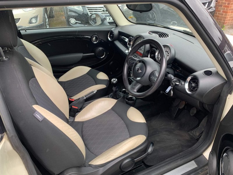 MINI HATCH