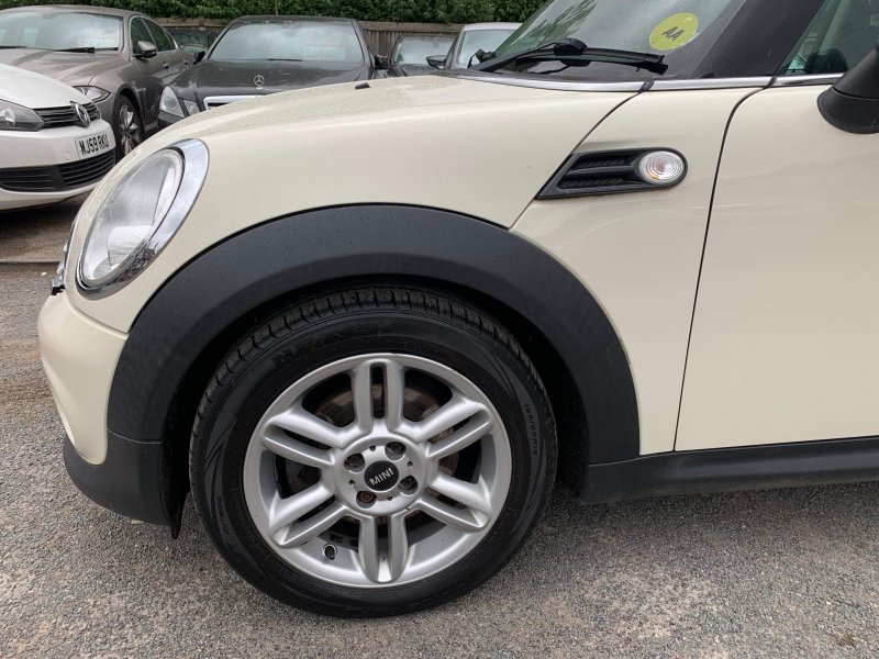 MINI HATCH