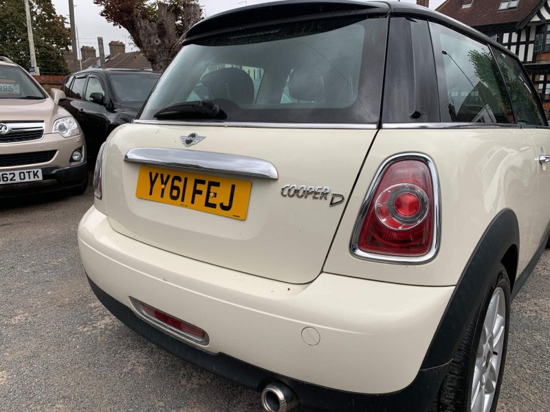 MINI HATCH