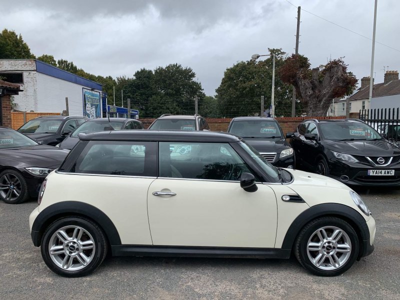 MINI HATCH