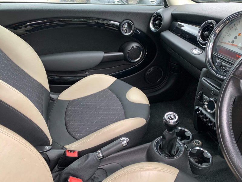 MINI HATCH