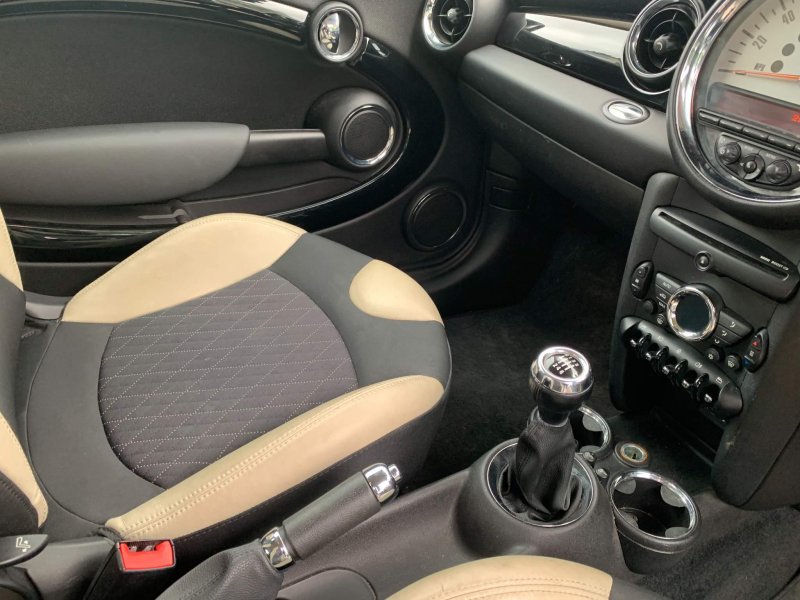 MINI HATCH