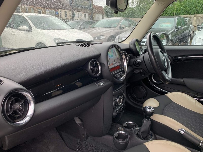 MINI HATCH