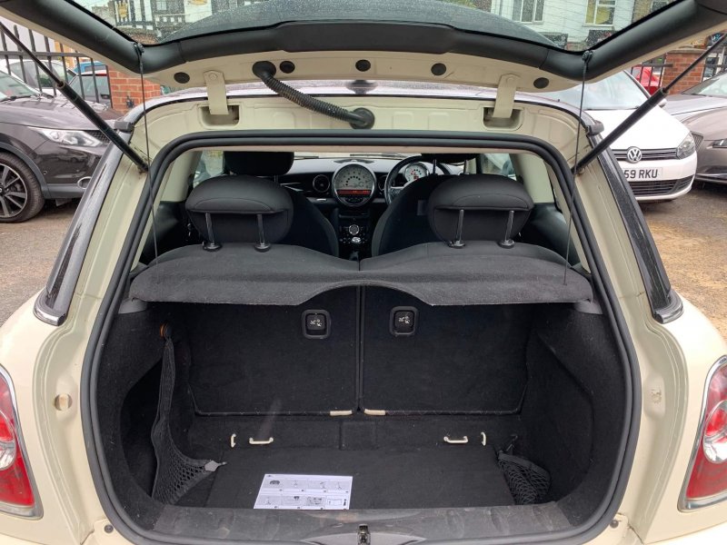 MINI HATCH
