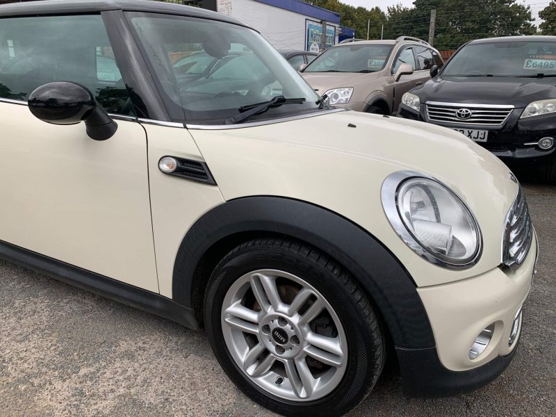 MINI HATCH