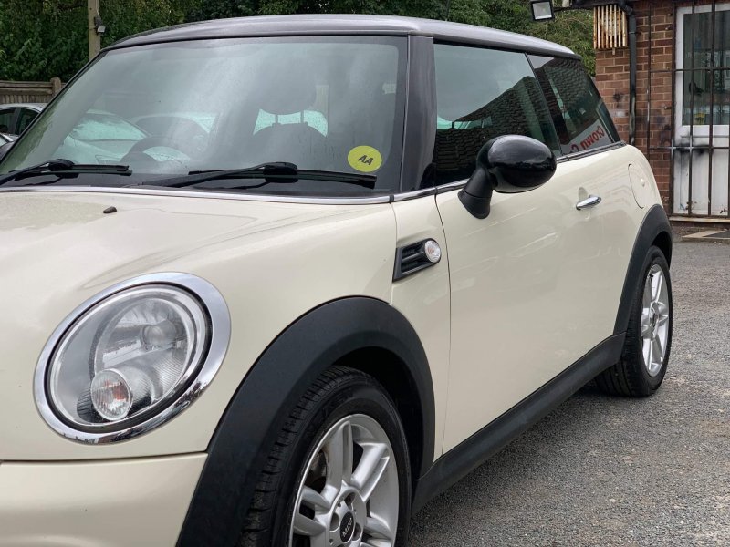 MINI HATCH