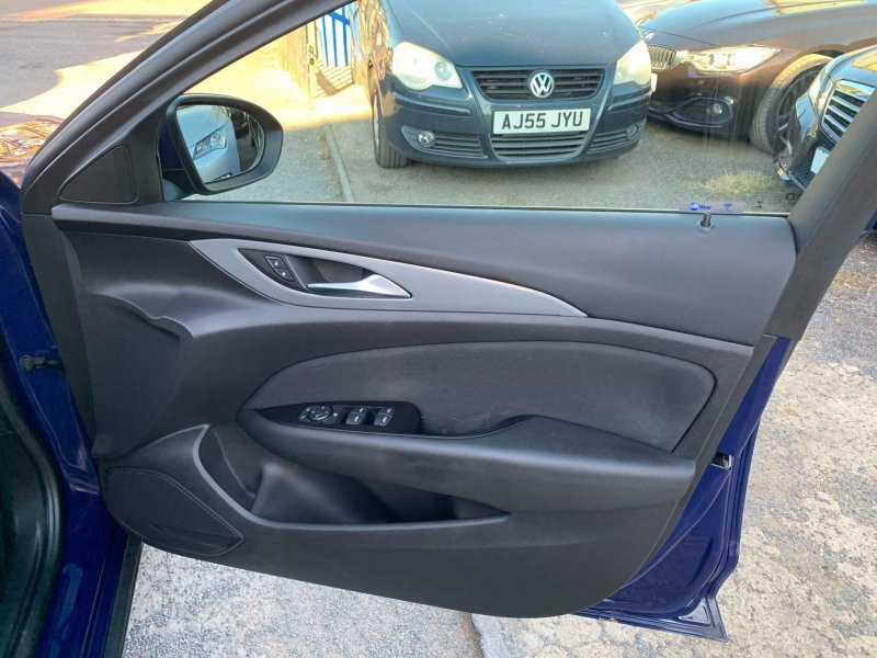 VAUXHALL INSIGNIA