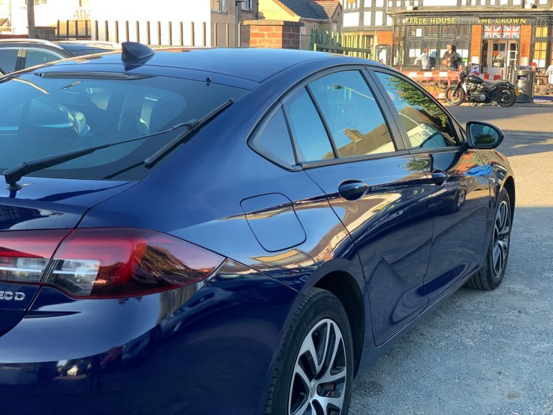 VAUXHALL INSIGNIA