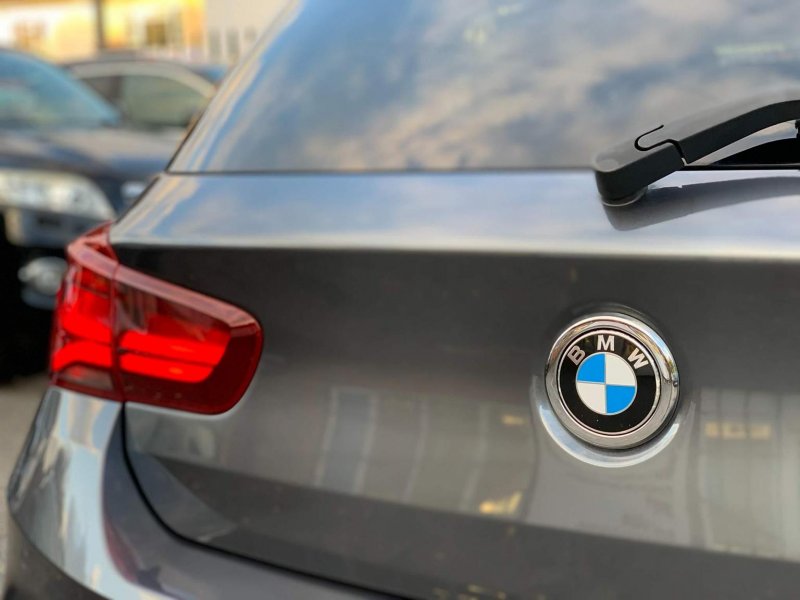 BMW 1 SERIES