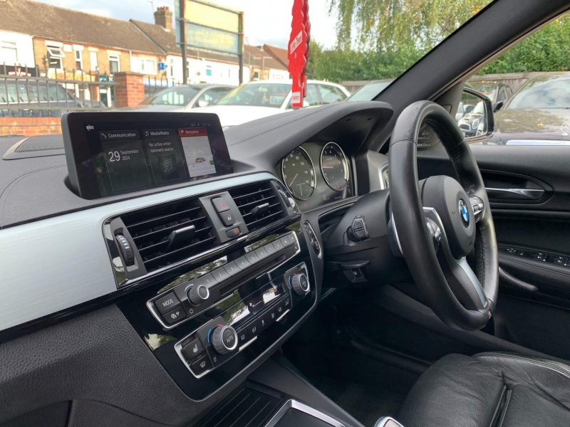 BMW 1 SERIES