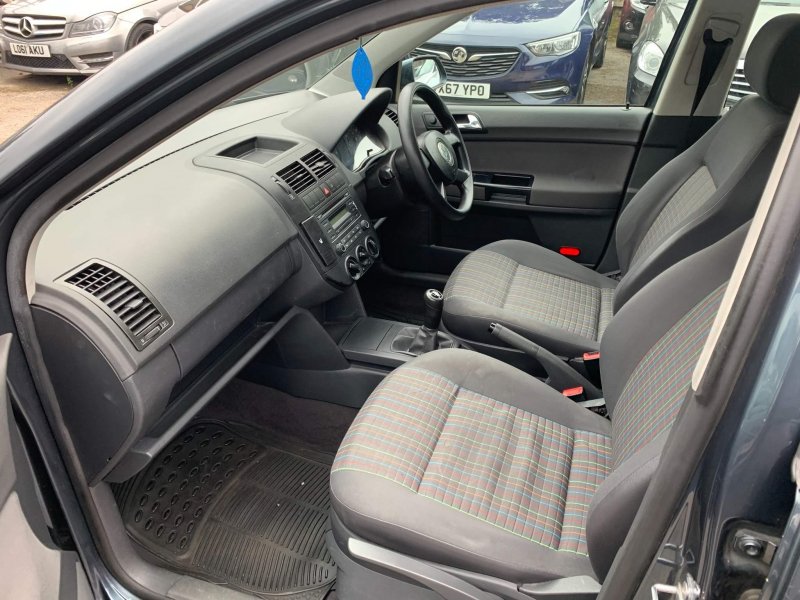 VOLKSWAGEN POLO