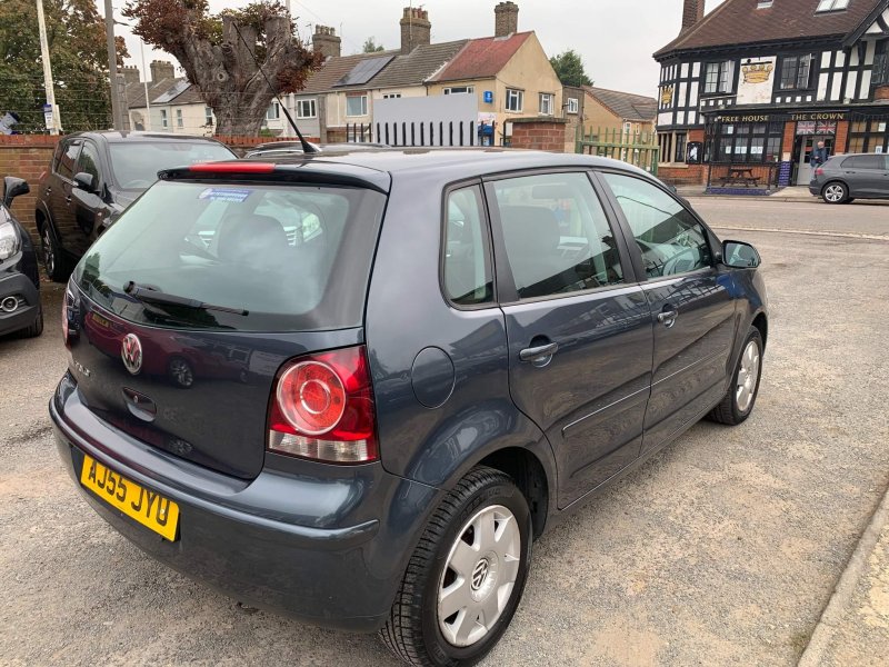 VOLKSWAGEN POLO