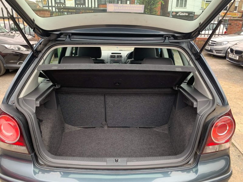 VOLKSWAGEN POLO