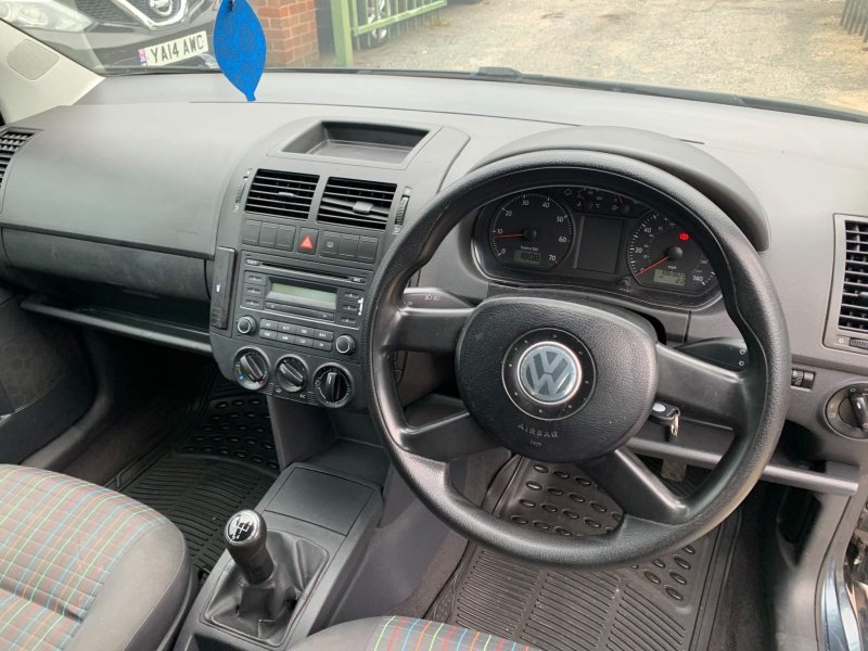 VOLKSWAGEN POLO