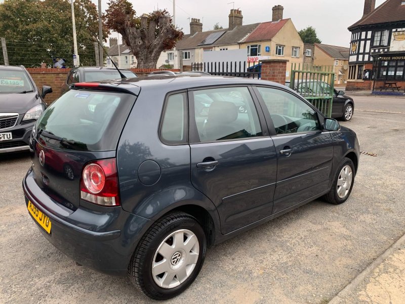 VOLKSWAGEN POLO
