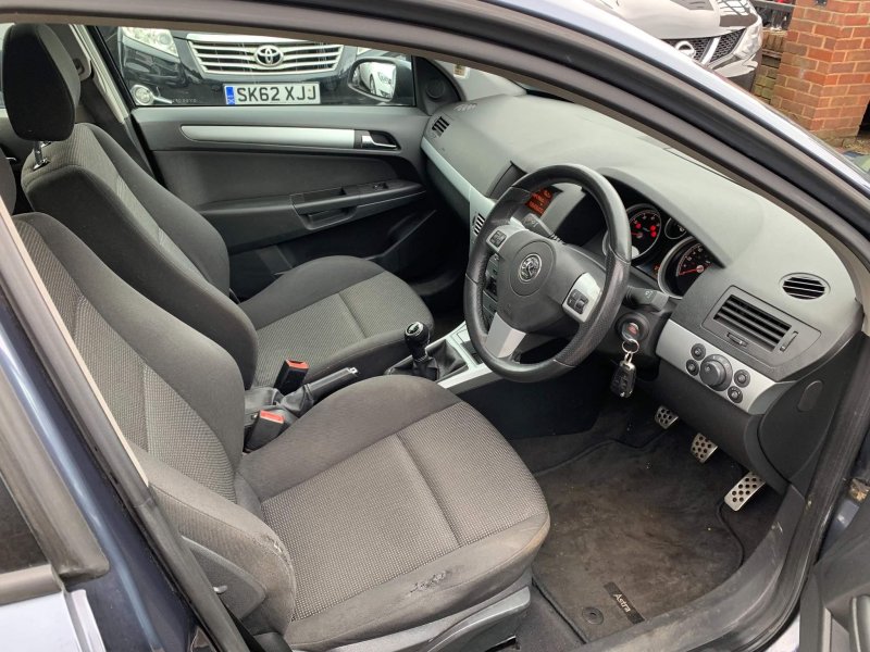 VAUXHALL ASTRA