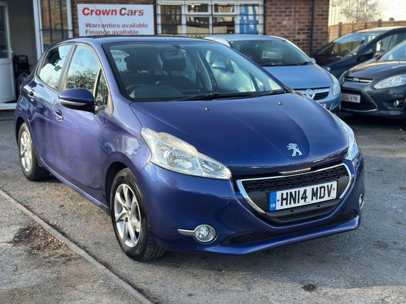 PEUGEOT 208