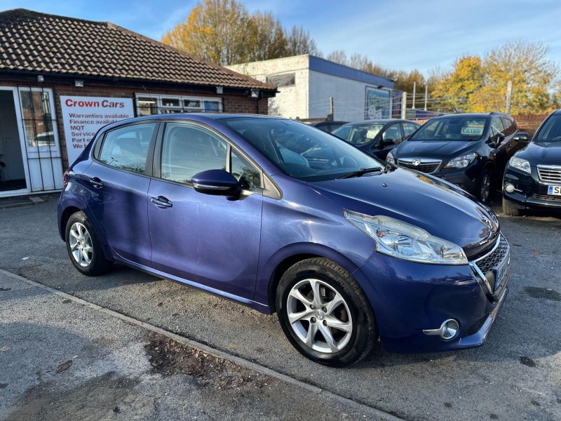 PEUGEOT 208