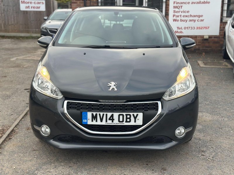 PEUGEOT 208