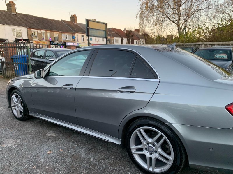 MERCEDES-BENZ E CLASS