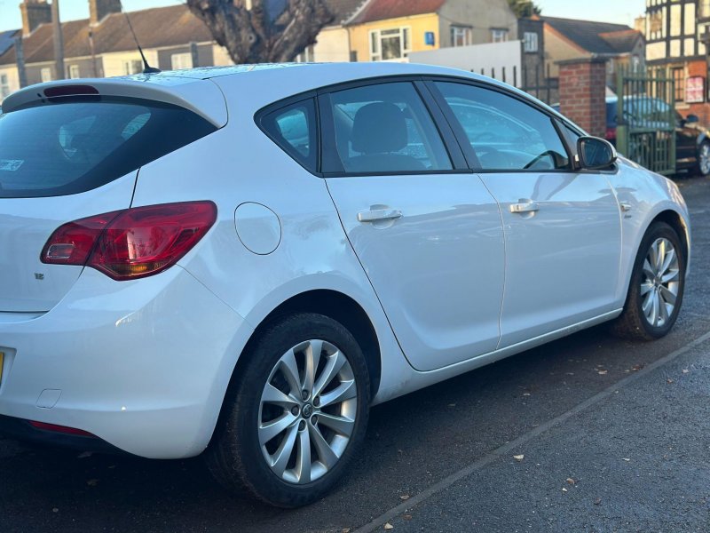 VAUXHALL ASTRA