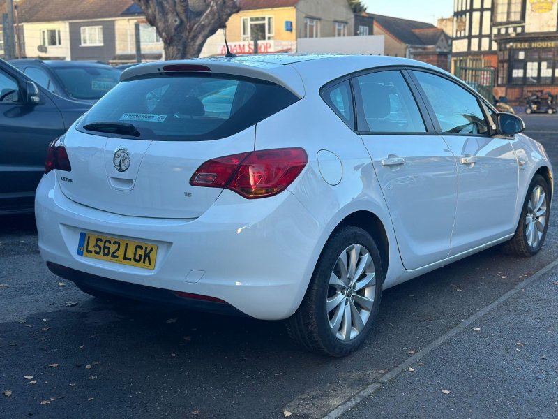 VAUXHALL ASTRA