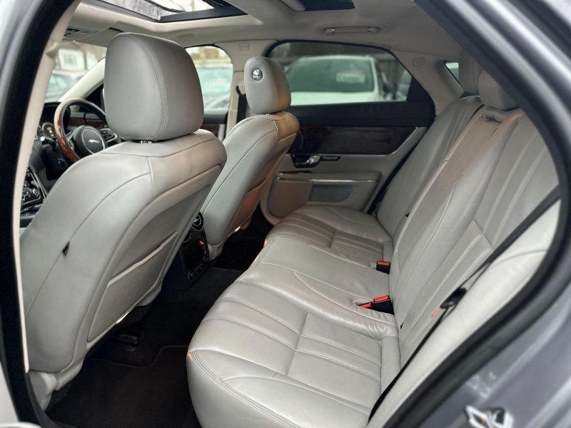 JAGUAR XJ