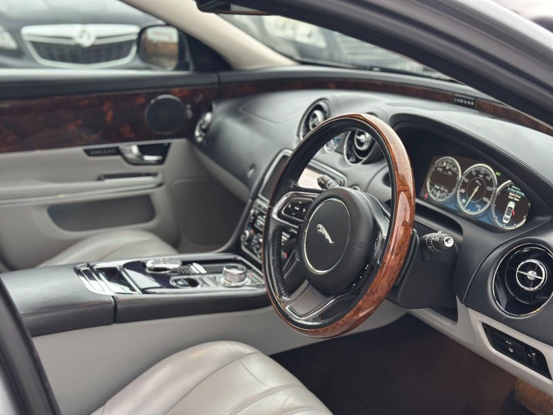 JAGUAR XJ