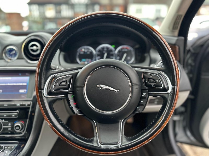 JAGUAR XJ