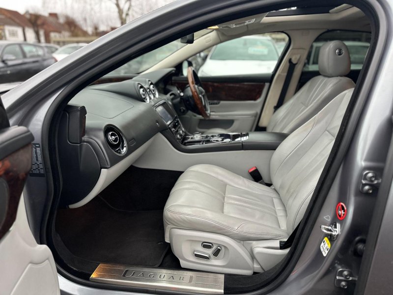 JAGUAR XJ
