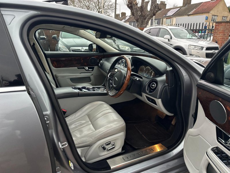 JAGUAR XJ