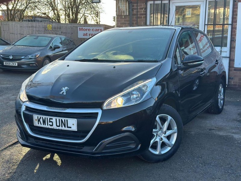 PEUGEOT 208